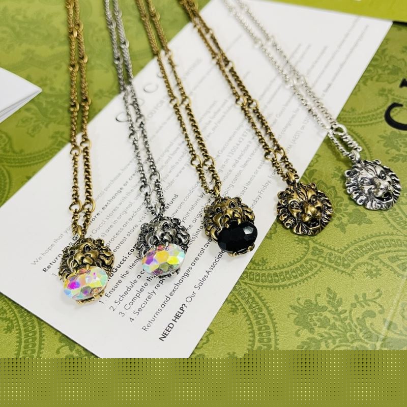 G*u*i necklaces